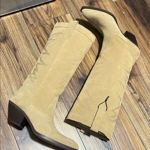 Zara Beige Suede Heeled Boots